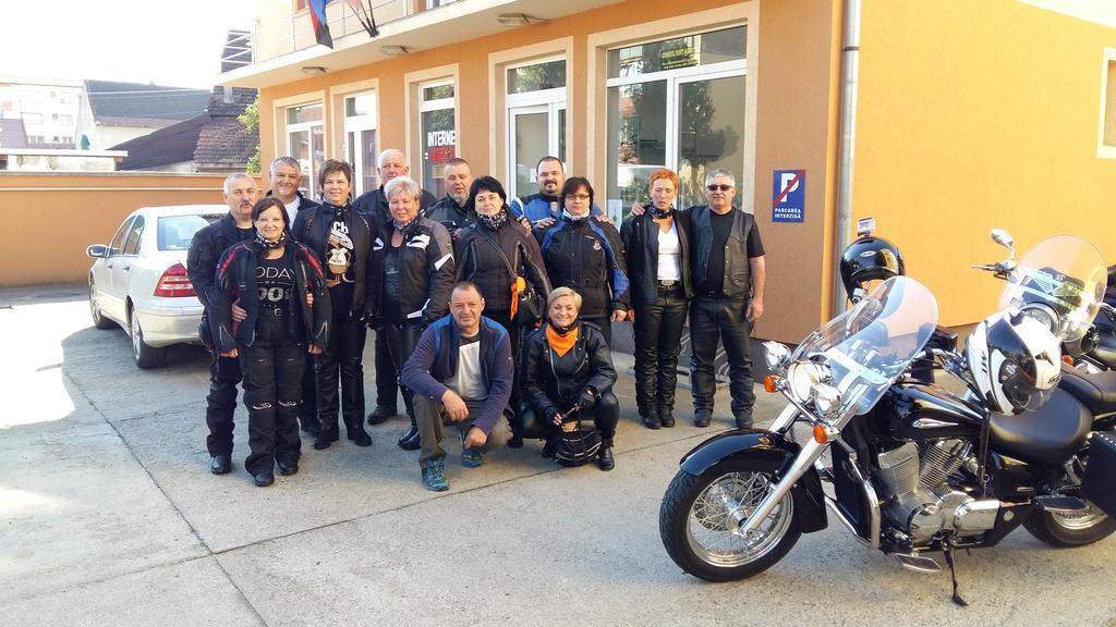Pensiunea Claudiu Caransebeş Esterno foto