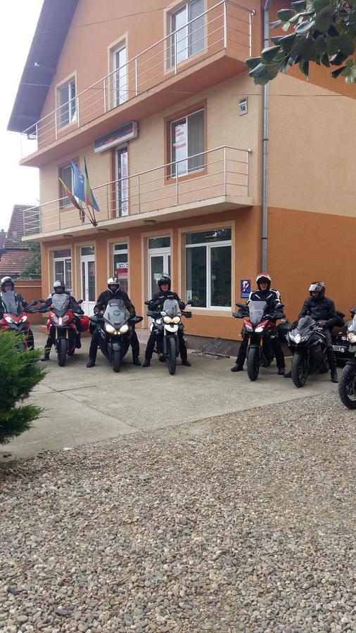 Pensiunea Claudiu Caransebeş Esterno foto